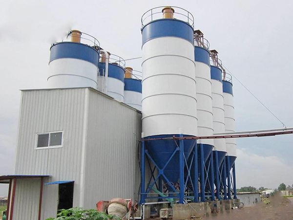 How does a cement silo work?