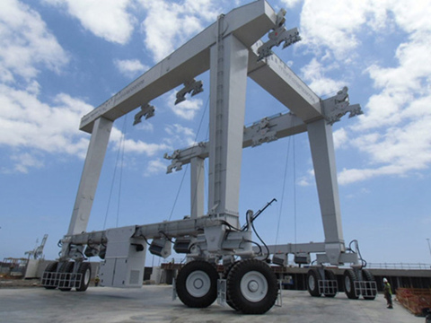 1000 ton travel lift