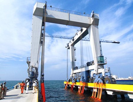 1000 ton travel lift