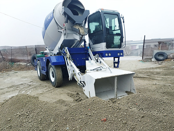 self loading concrete mixer with pump machine