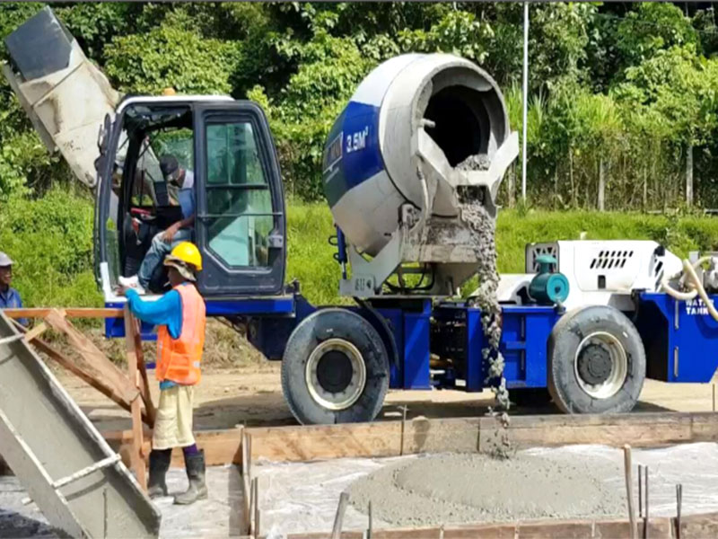 mixer-beton-self-loading-for-road-paving-construction